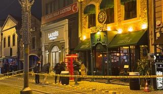 Kocaeli'de eğlence mekanına d&uuml;zenlenen silahlı saldırıda 3 kişi &ouml;ld&uuml;, 2 kişi yaralandı