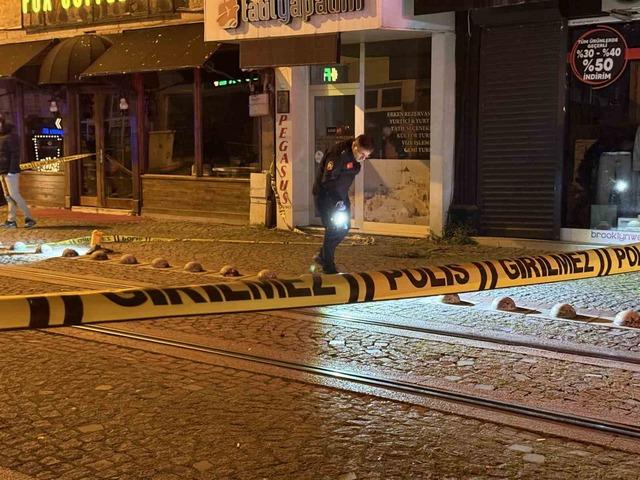 Eğlence mekanında dehşet! Kocaeli de gece yarısı 2 &ouml;l&uuml;, 3 yaralı 2