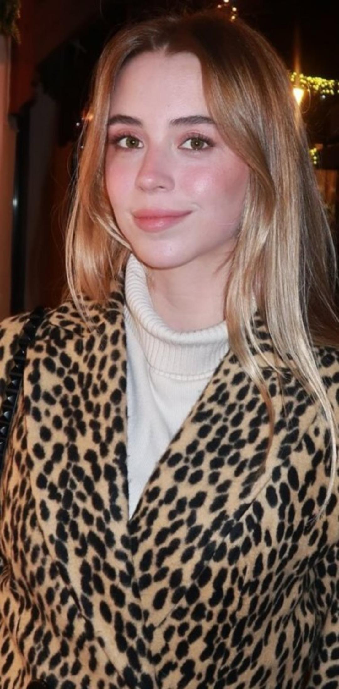 Mert Yazıcıoğlu G&uuml;lseren Budayıcıoğlu nun torunu ile aşk yaşıyor! B&ouml;yle g&ouml;r&uuml;nt&uuml;lendiler  3