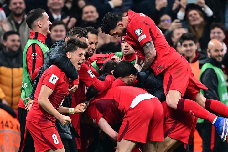 A Milli Takıma övgüler! 20 milyonluk ülkede herkes onu konuşuyor: Romanya'ya semalarına karanlık çöktü G3