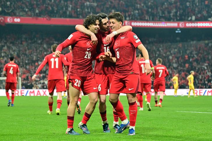 A Milli Takıma övgüler! 20 milyonluk ülkede herkes onu konuşuyor: Romanya'ya semalarına karanlık çöktü G4