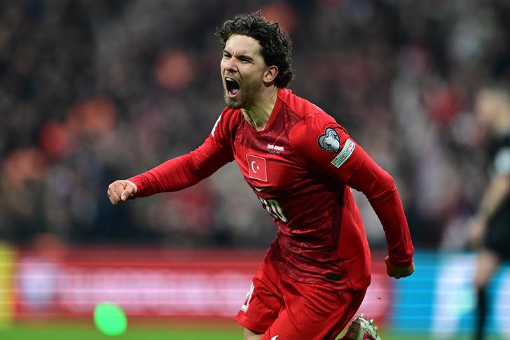 A Milli Takıma övgüler! 20 milyonluk ülkede herkes onu konuşuyor: Romanya'ya semalarına karanlık çöktü G5