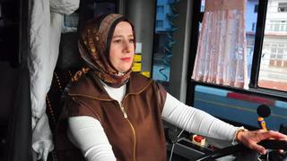 En büyük hayaliydi: Soma'nın ilk kadın otobüs şoförü oldu!