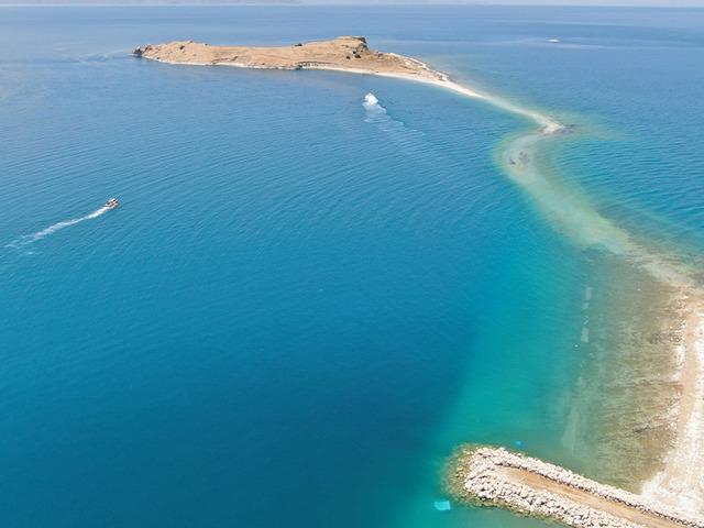 Derinliklerindeki sır &ccedil;&ouml;z&uuml;ld&uuml;! Altında gizli fabrika &ccedil;alışıyor 