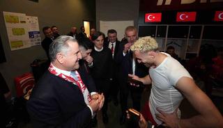 Cumhurbaşkanı Erdoğan, A Milli Futbol Takımı&rsquo;nı tebrik etti