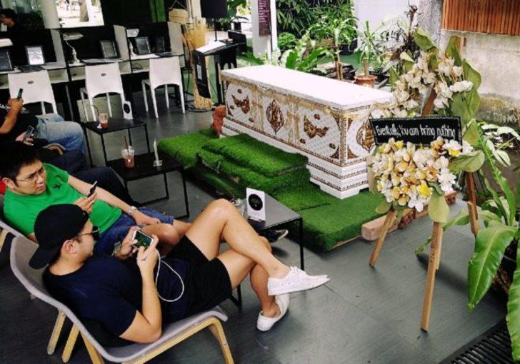  Burada insanları ölmeden tabuta koyuyorlar! Sebebi bakın neymiş G2