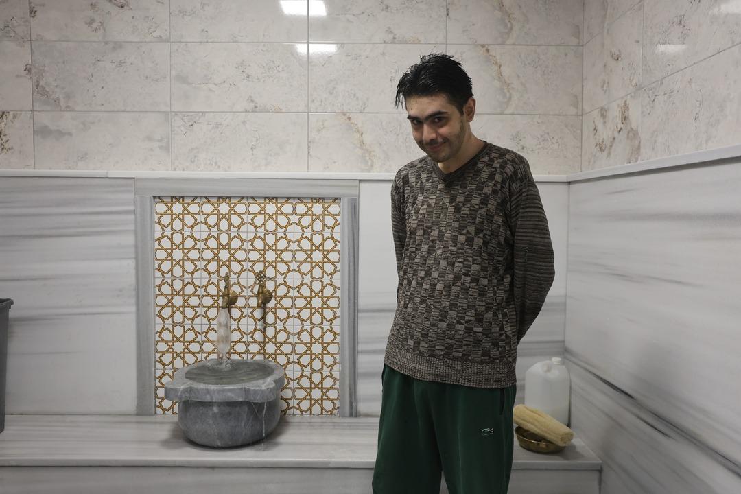 3 yıl sonra duş alıp, tıraş olmuştu! Telefon bağımlısı gencin son hali ortaya &ccedil;ıktı 1