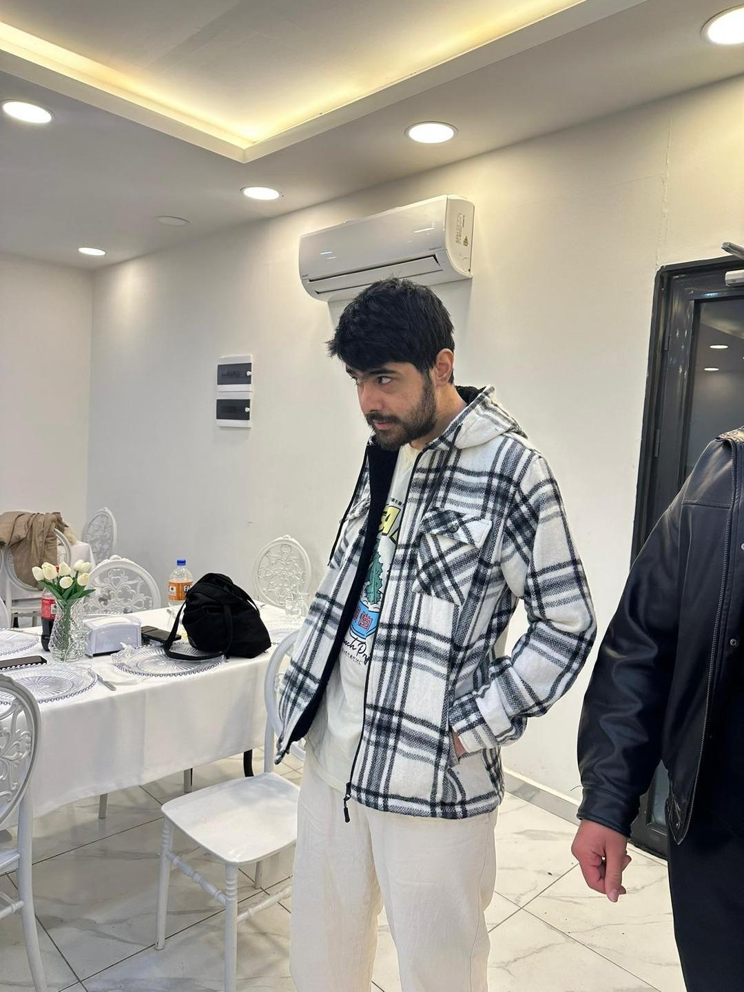 3 yıl sonra duş alıp, tıraş olmuştu! Telefon bağımlısı gencin son hali ortaya &ccedil;ıktı 2