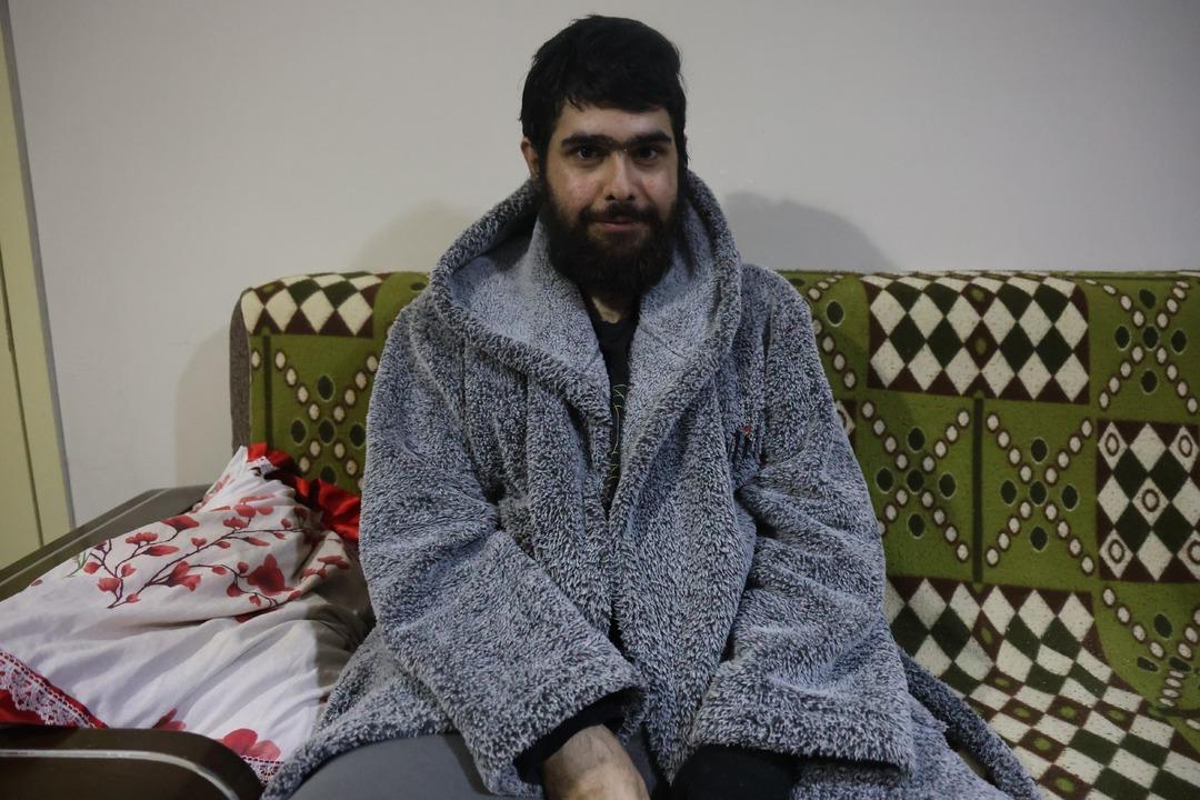 3 yıl sonra duş alıp, tıraş olmuştu! Telefon bağımlısı gencin son hali ortaya &ccedil;ıktı 3