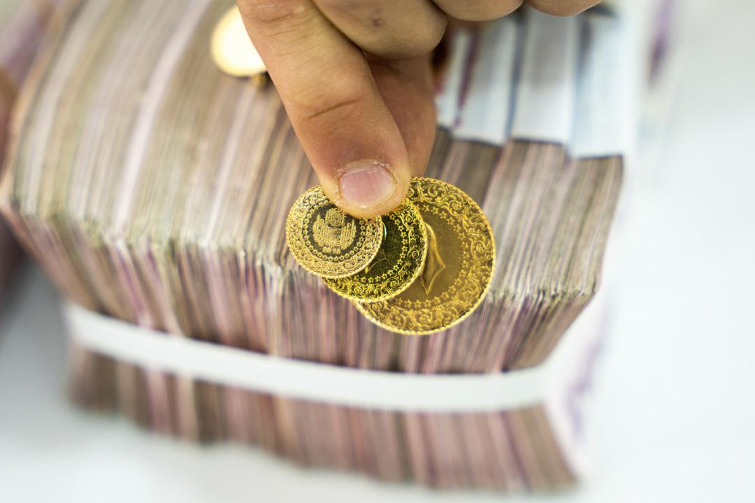 Kuyumcuya gram soran elinde &ccedil;eyrekle &ccedil;ıkıyor! Altınsız kalmak istemeyen &ccedil;areyi b&ouml;yle buldu: "Makas a&ccedil;ıldı" 1