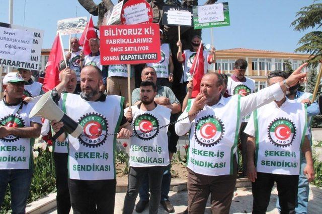 Şeker işçileri ağızlarını bantla kapatarak eylem yaptı