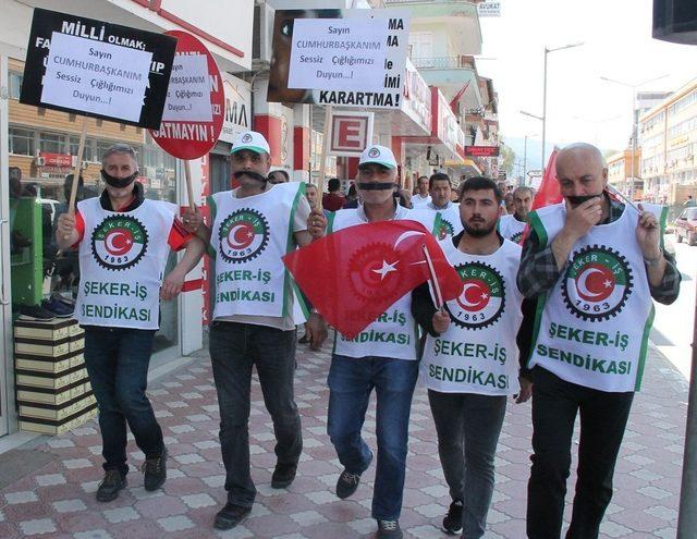 Şeker işçileri ağızlarını bantla kapatarak eylem yaptı