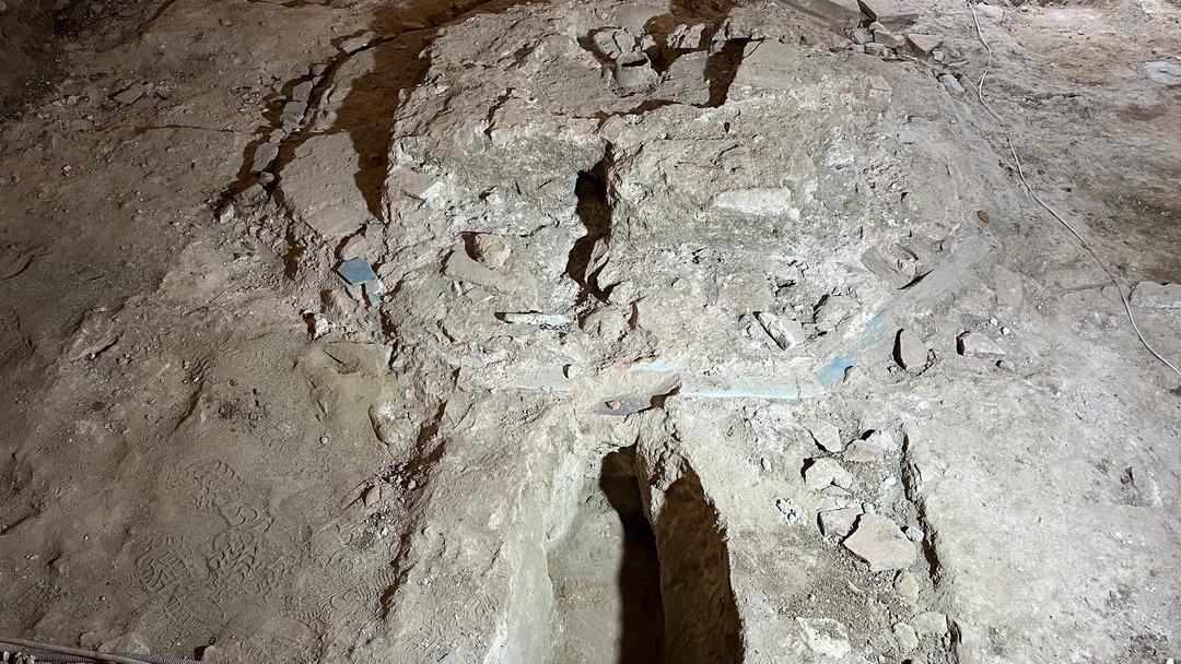 Asırlardır gizliydi! 600 yıllık sır ortaya &ccedil;ıktı: Caminin altında bulundu 5