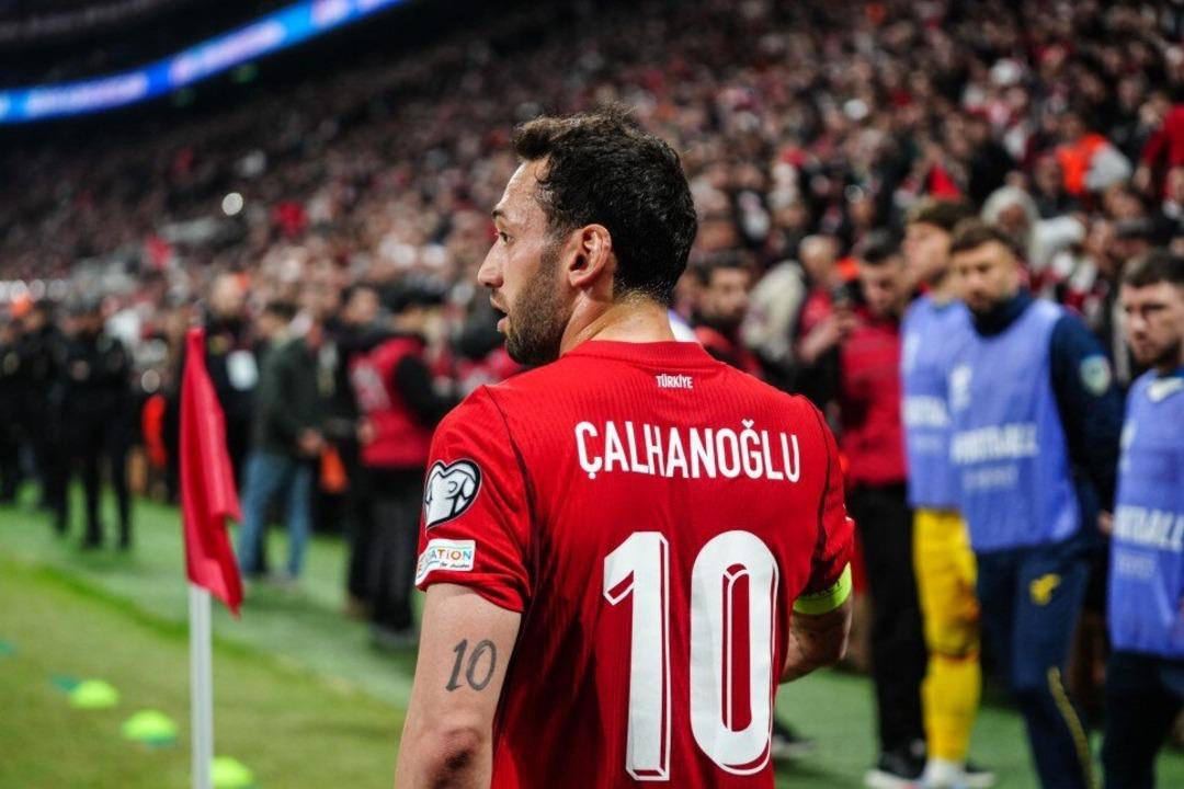Galatasaray a g&uuml;n doğdu! Hakan &Ccedil;alhanoğlu nda olanlar oldu: İşte masadaki teklif 3