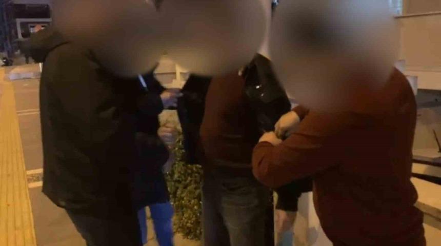 G&ouml;r&uuml;nt&uuml;ler ortaya &ccedil;ıktı! Gizli b&ouml;lmelerden servet &ccedil;ıktı: Marmaris Belediyesi'ne r&uuml;şvet operasyonunda su&ccedil;&uuml;st&uuml;