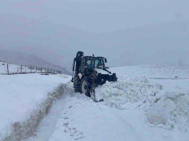 Iğdır&rsquo;da karla m&uuml;cadele seferberliği: Kapanan k&ouml;y yolları yeniden a&ccedil;ıldı 1