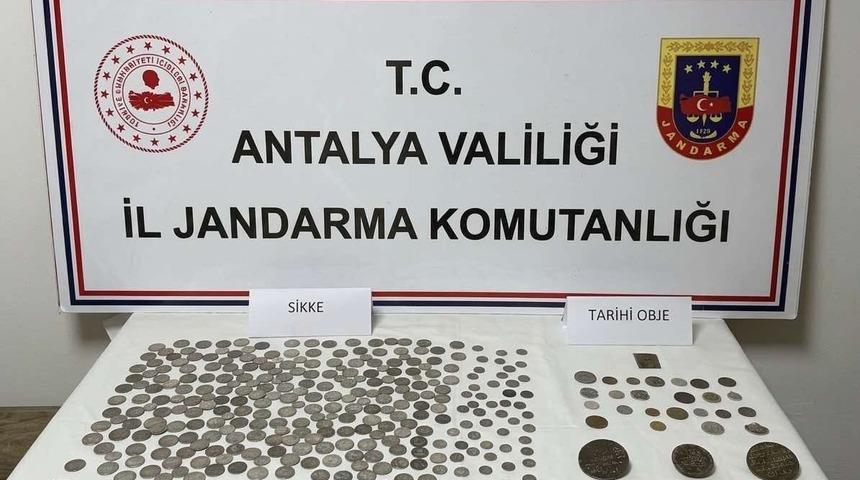 Antalya'da tarihi eser ka&ccedil;ak&ccedil;ılığı operasyonu! 2 kişi yakalandı
