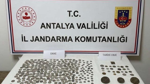 Antalya'da tarihi eser kaçakçılığı operasyonu! 2 kişi yakalandı