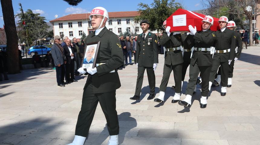 Amasya'da 95 yaşında vefat eden Kore gazisi son yolculuğuna uğurlandı