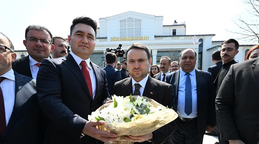 Adalet Bakanı Akın G&uuml;rlek&lsquo;ten D&uuml;zce&lsquo;ye ziyaret! Adliyede Başsavcı Yasin Emre karşıladı
