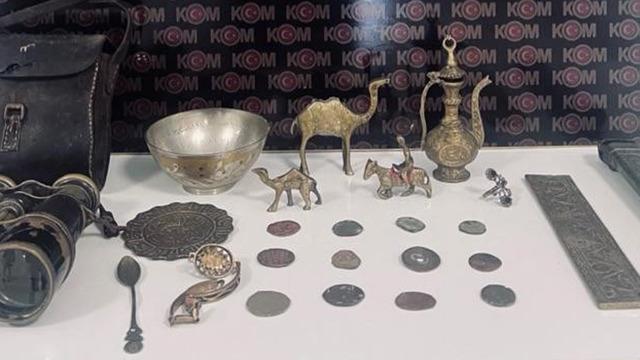 Muş’ta tarihi eser operasyonu: 25 parça ele geçirildi