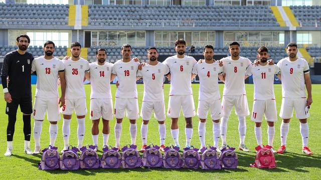 İran Milli Futbol Takımı'ndan, hayatını kaybeden çocuklar için 'çocuk sırt çantalı' mesaj!