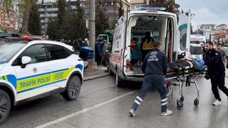 Kazada kamyonun altına sürüklenen motosikletteki 2 kişi yaralandı