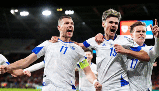 Tarihte eşi benzeri yok! Edin Dzeko'dan &uuml;st &uuml;ste 20 yıl...