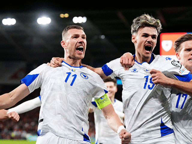 Tarihte eşi benzeri yok! Edin Dzeko'dan &uuml;st &uuml;ste 20 yıl...