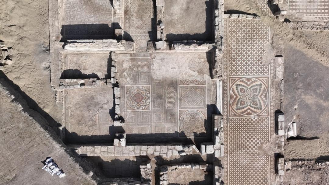 İ&ccedil; Anadolu&rsquo;nun en b&uuml;y&uuml;k mozaik kazı &ccedil;alışma alanı! &lsquo;&Ouml;ren yeri&rsquo; ilan edildi 1