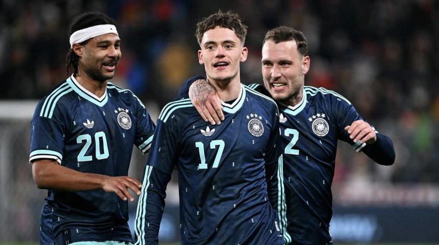 7 goll&uuml; ma&ccedil;ta kazanan Almanya! Leroy Sane de forma giydi