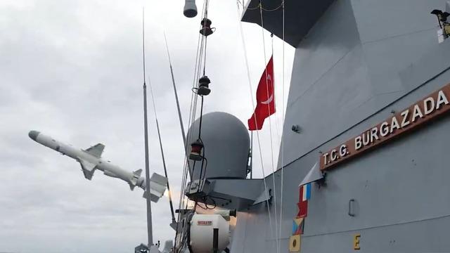 ATMACA gemisavar füzesi, hedefi tam isabetle vurdu