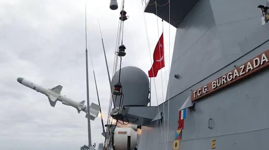 ATMACA gemisavar f&uuml;zesi, hedefi tam isabetle vurdu