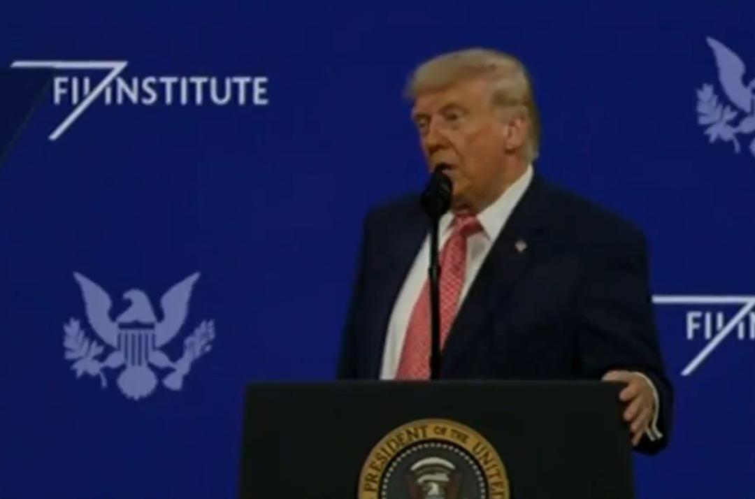 Trump ın gaf silsilesi devam ediyor! Canlı yayında s&ouml;yledi: Duyanlar kulaklarına inanamadı 1