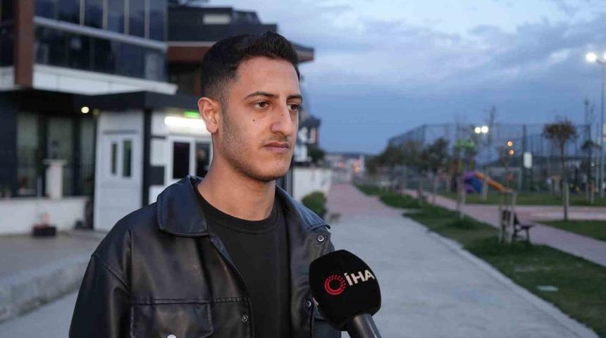 Arnavutk&ouml;y&rsquo;de kamyonun &ccedil;arptığı ara&ccedil; sahibi faciayı kıl payı atlattı