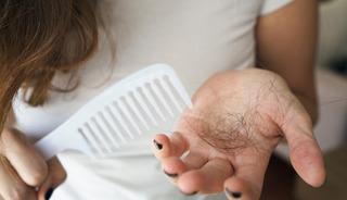 Uzmanı uyardı: Sa&ccedil; d&ouml;k&uuml;lmesinde en b&uuml;y&uuml;k yanlış!