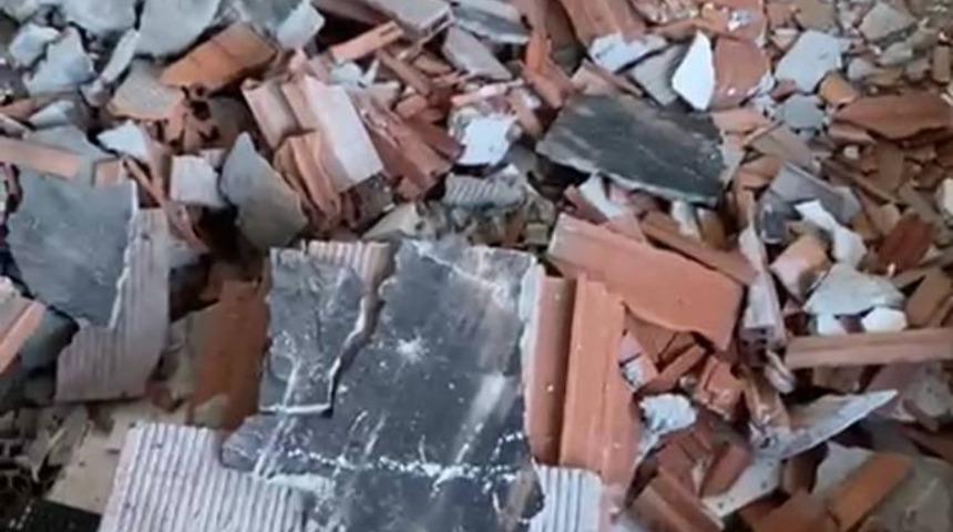 İstanbul G&uuml;ng&ouml;ren&rsquo;de yıkım sırasında hasar g&ouml;ren 6 katlı bina tahliye edildi