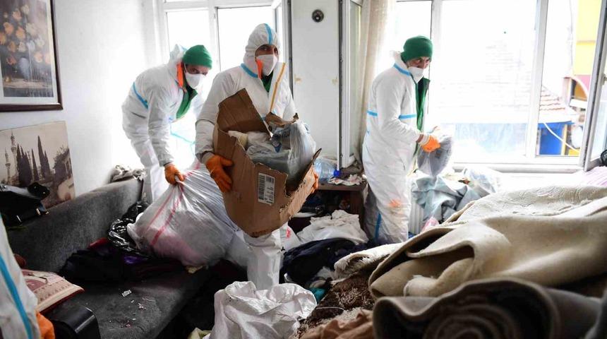 Bir daireden 4 kamyon &ccedil;&ouml;p &ccedil;ıktı