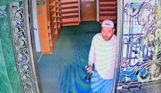 Oltalı hırsız camiden mikrofon &ccedil;aldı