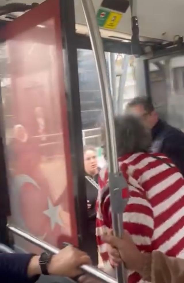 Bursa da belediye otob&uuml;s&uuml;ndeki  yer  kavgası kamerada 3