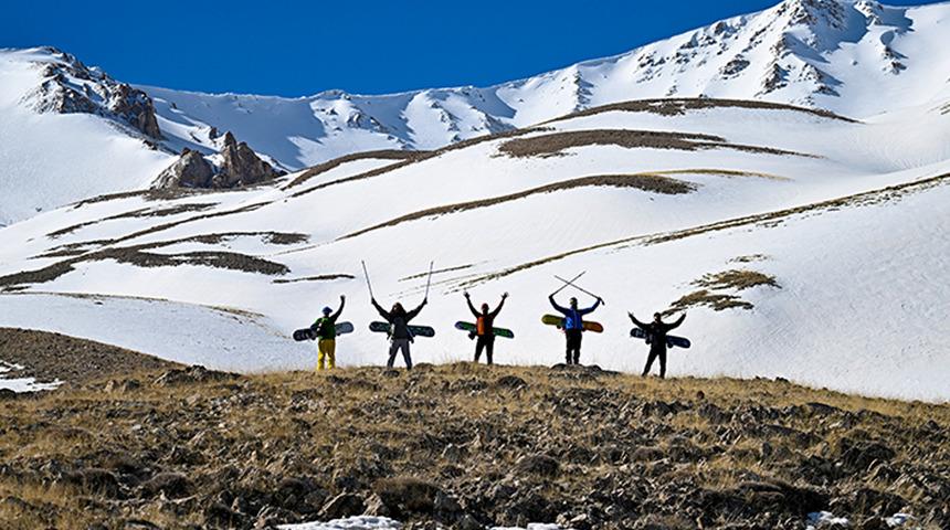 Van'ın karlı dağları macera tutkunu yabancı kayak&ccedil;ıları ağırladı