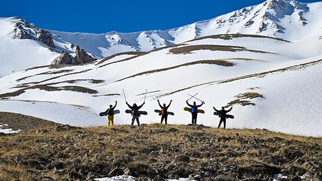 Van'ın karlı dağları macera tutkunu yabancı kayakçıları ağırladı