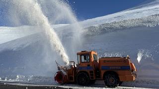 Ardahan'da karla mücadele çalışmaları sürüyor