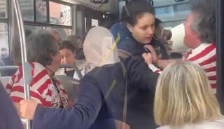 Belediye otob&uuml;s&uuml;nde kadınlar şof&ouml;r&uuml;n kolunu ısırdı!