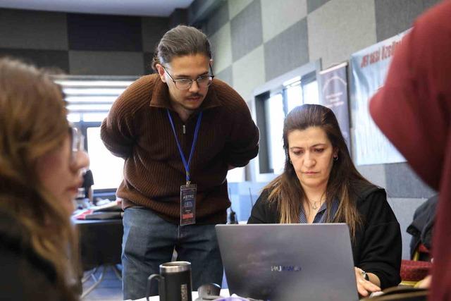 5 ilden 70 gen&ccedil; Elazığ&rsquo;da T&uuml;rkiye&rsquo;nin uzay misyonu i&ccedil;in ter d&ouml;kecek 6