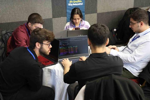 5 ilden 70 gen&ccedil; Elazığ&rsquo;da T&uuml;rkiye&rsquo;nin uzay misyonu i&ccedil;in ter d&ouml;kecek 4