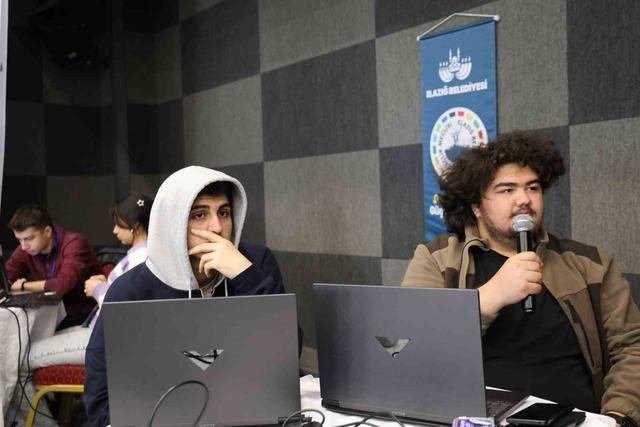 5 ilden 70 gen&ccedil; Elazığ&rsquo;da T&uuml;rkiye&rsquo;nin uzay misyonu i&ccedil;in ter d&ouml;kecek 3