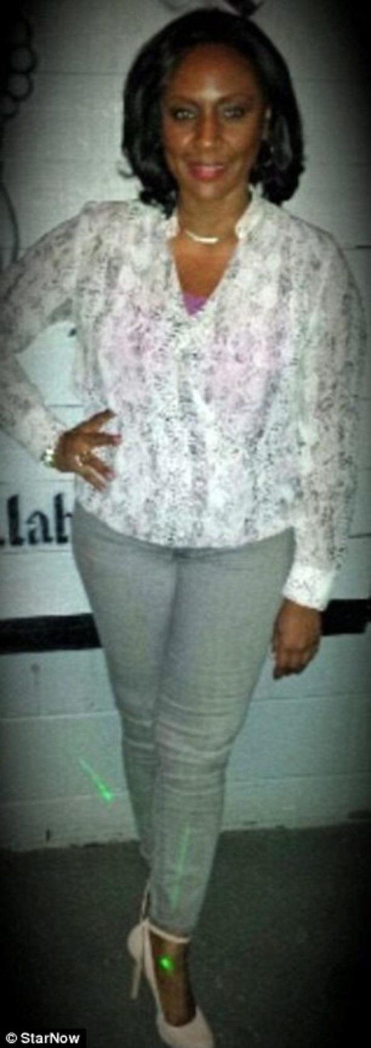 Genç kızın hostese verdiği not korkunç gerçeği ortaya çıkardı G2