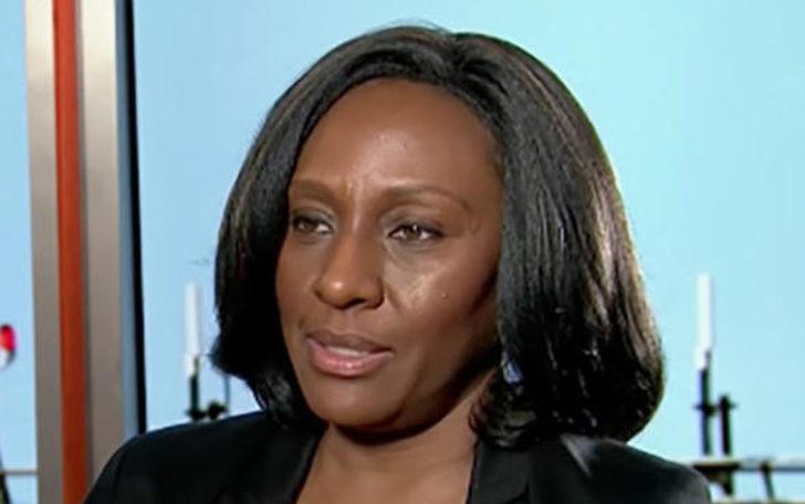 Genç kızın hostese verdiği not korkunç gerçeği ortaya çıkardı G4