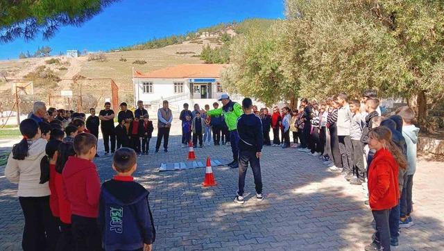 Jandarma ekiplerinden &ouml;ğrencilere trafik bilinci eğitimi 1